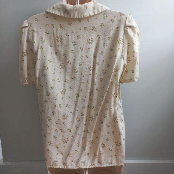 Floral Button-Up Blouse - Picture 4 of 6